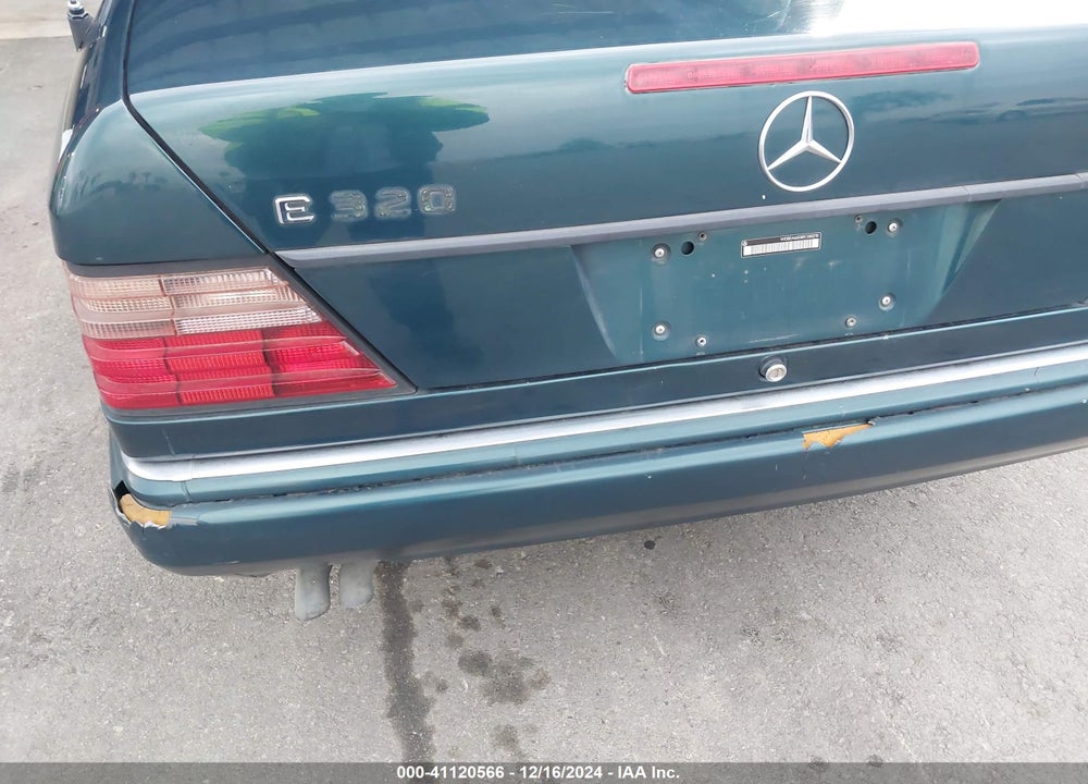 1994 MERCEDES-BENZ E 320 VIN: WDBEA66E8RC082210