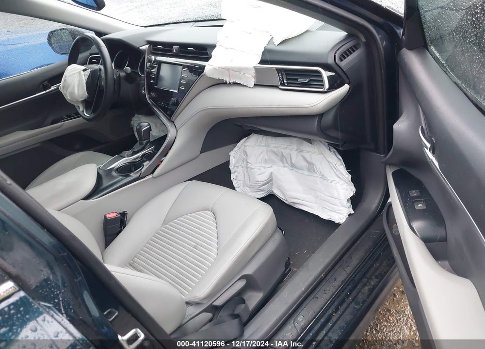 2018 TOYOTA CAMRY SE VIN: 4T1B11HK7JU516833