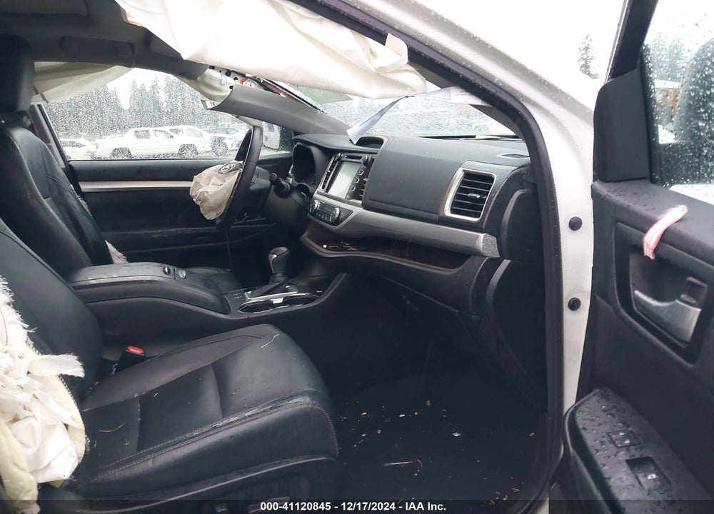2018 TOYOTA HIGHLANDER XLE VIN: 5TDJZRFH7JS800742