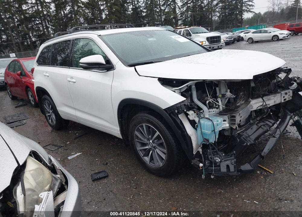 2018 TOYOTA HIGHLANDER XLE VIN: 5TDJZRFH7JS800742
