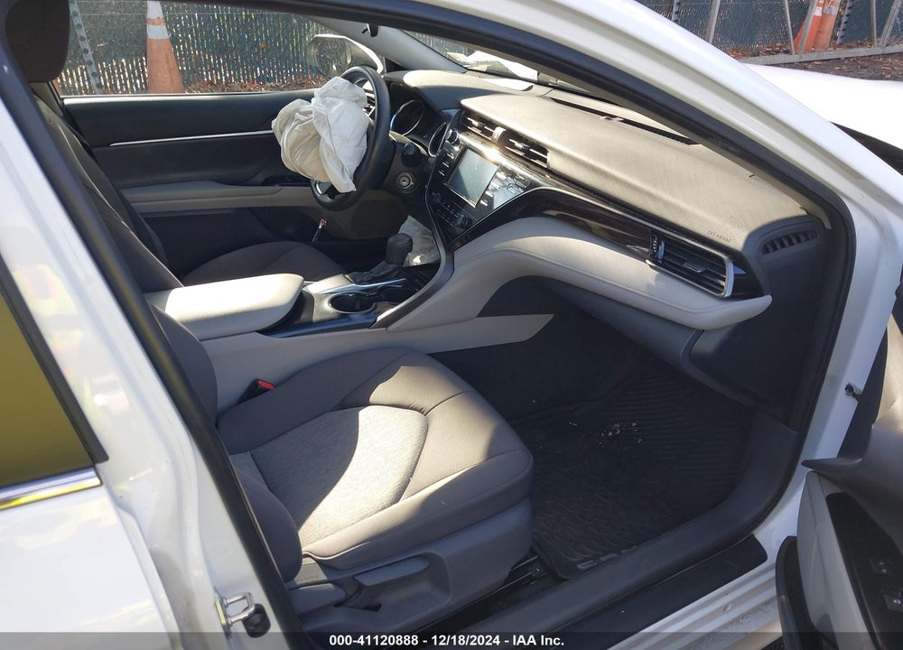 2019 TOYOTA CAMRY LE VIN: 4T1B11HK7KU854802