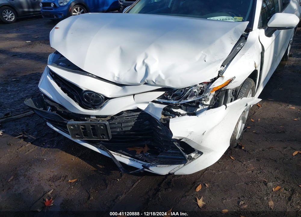 2019 TOYOTA CAMRY LE VIN: 4T1B11HK7KU854802