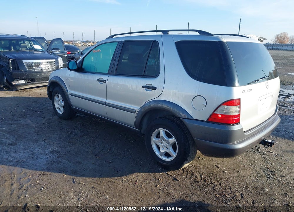 1999 MERCEDES-BENZ ML 320 VIN: 4JGAB54E8XA054566