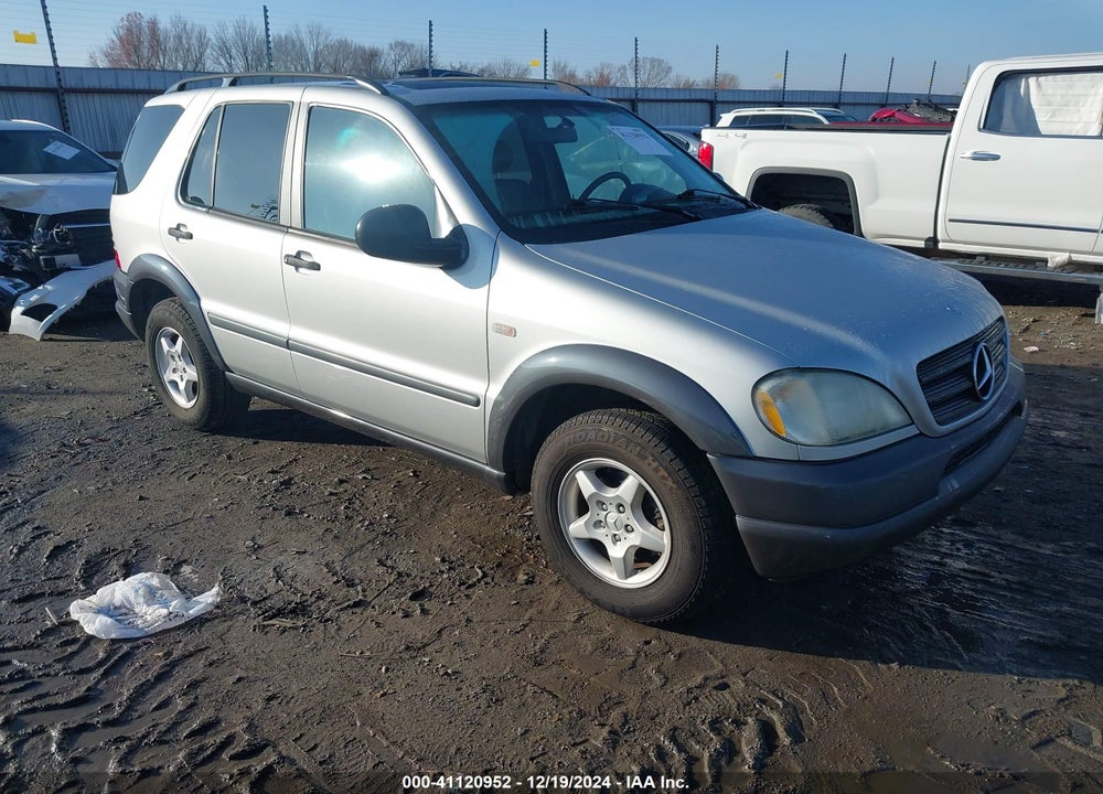 1999 MERCEDES-BENZ ML 320 VIN: 4JGAB54E8XA054566