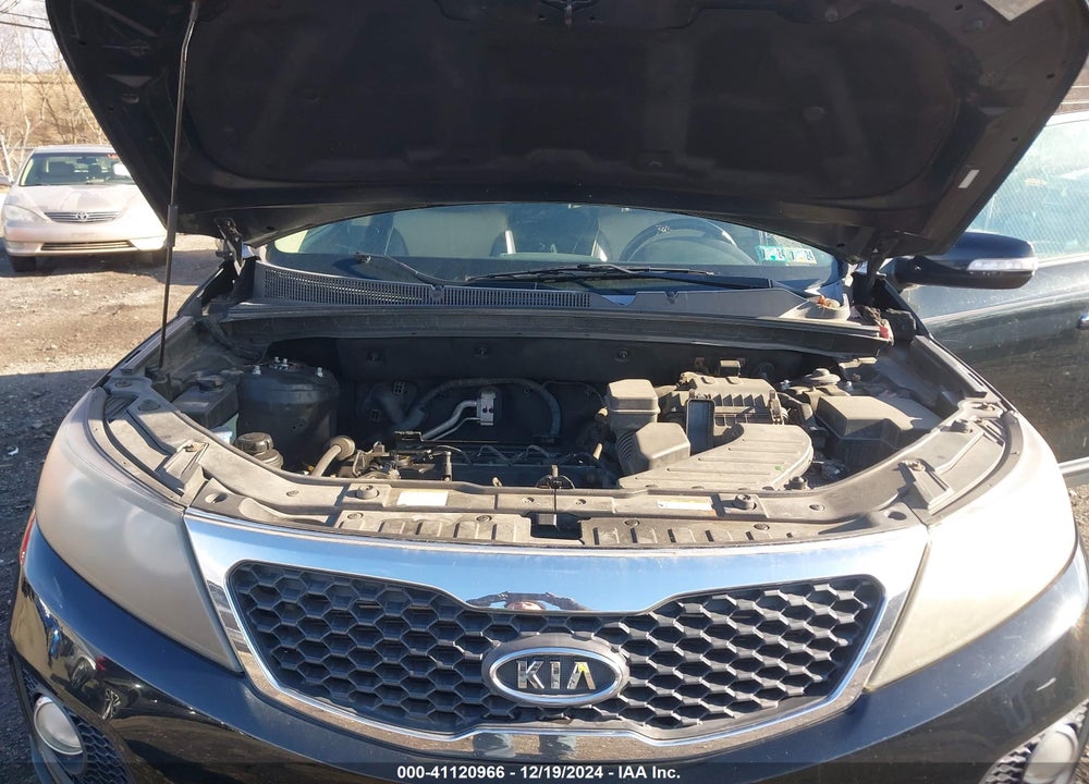 2011 KIA SORENTO EX VIN: 5XYKUDA10BG029992