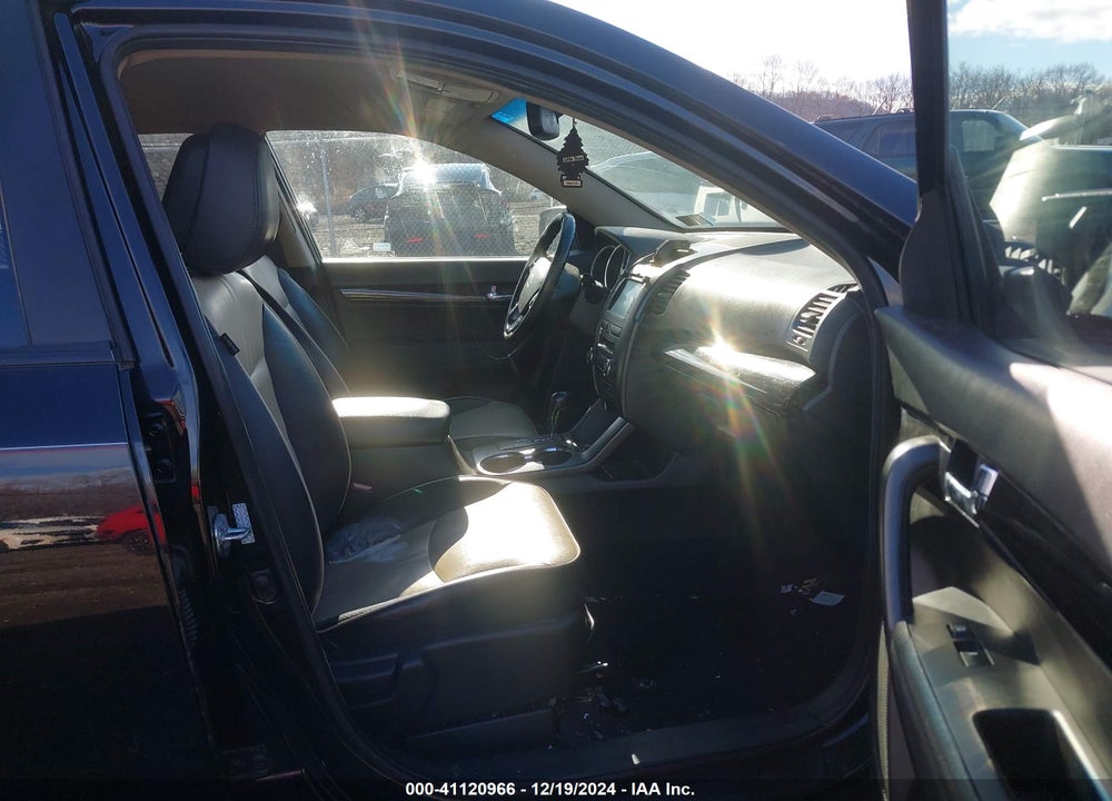 2011 KIA SORENTO EX VIN: 5XYKUDA10BG029992