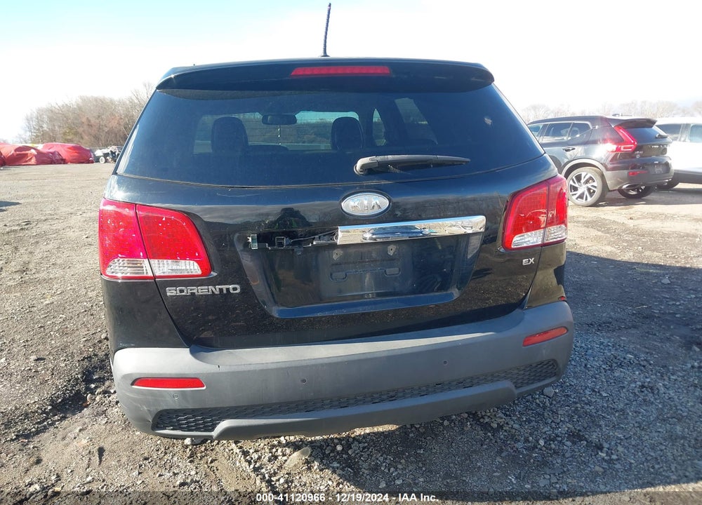 2011 KIA SORENTO EX VIN: 5XYKUDA10BG029992