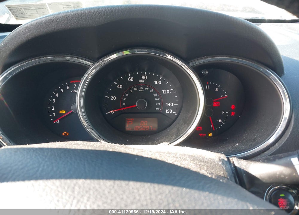 2011 KIA SORENTO EX VIN: 5XYKUDA10BG029992