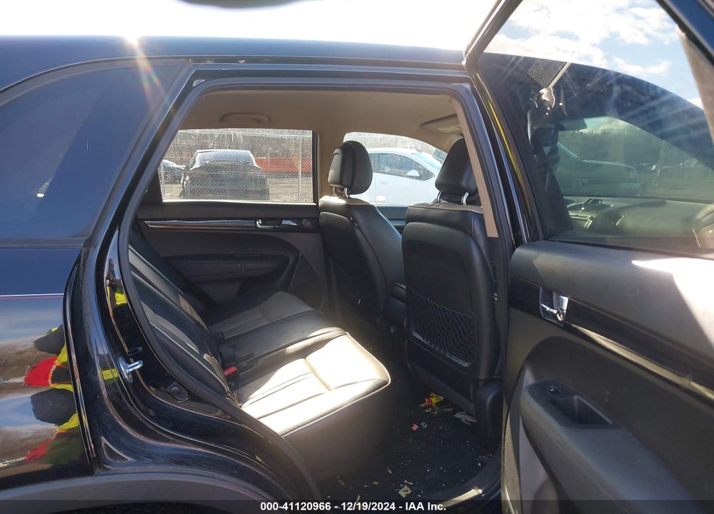 2011 KIA SORENTO EX VIN: 5XYKUDA10BG029992