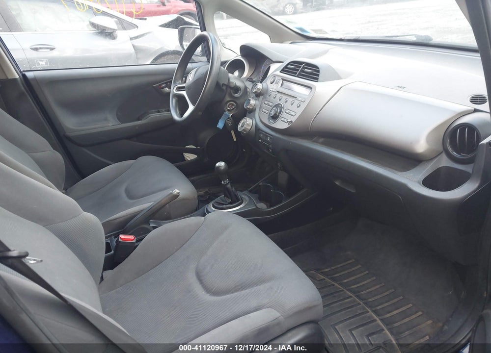 2013 HONDA FIT VIN: JHMGE8G39DC014898