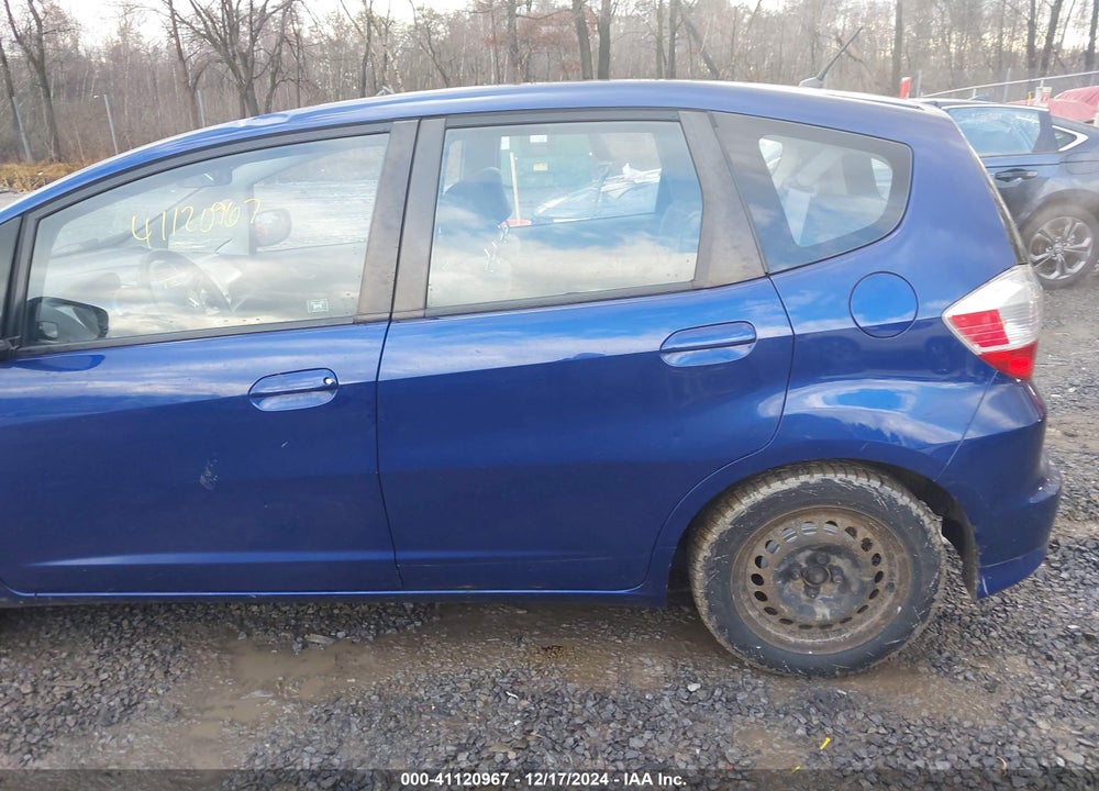 2013 HONDA FIT VIN: JHMGE8G39DC014898