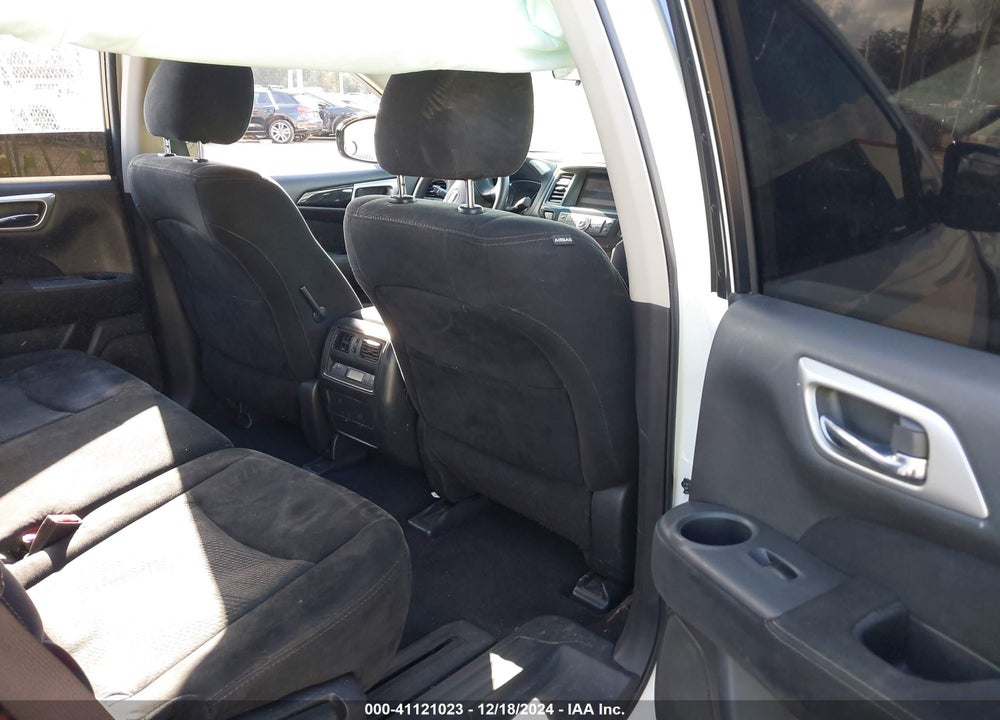 2015 NISSAN PATHFINDER S VIN: 5N1AR2MN7FC695429