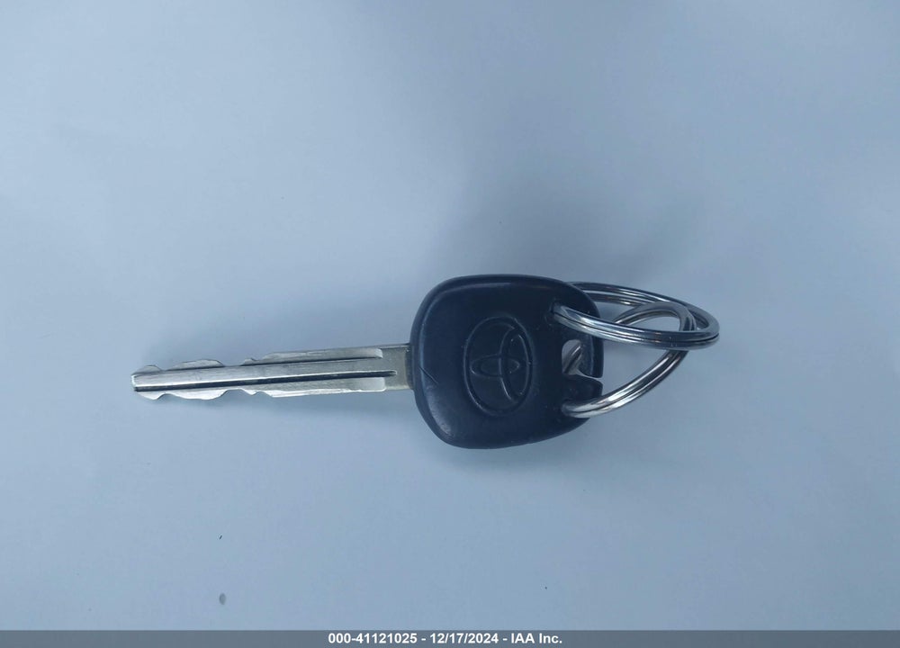 2005 TOYOTA MATRIX VIN: 2T1KR32E75C391816