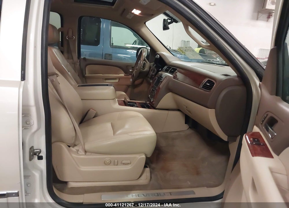 2011 CHEVROLET AVALANCHE 1500 LTZ VIN: 3GNTKGE39BG339820