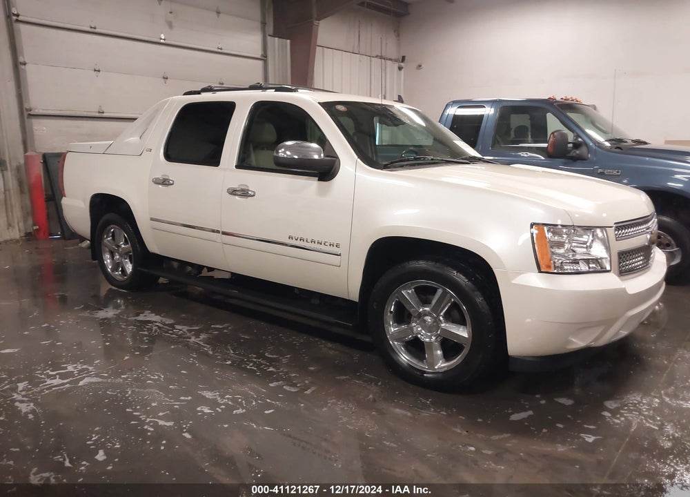 2011 CHEVROLET AVALANCHE 1500 LTZ VIN: 3GNTKGE39BG339820