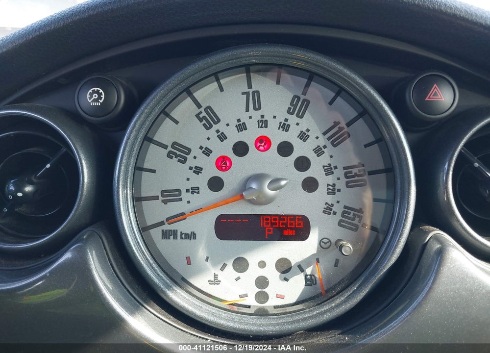 2006 MINI COOPER VIN: WMWRC33566TK16897