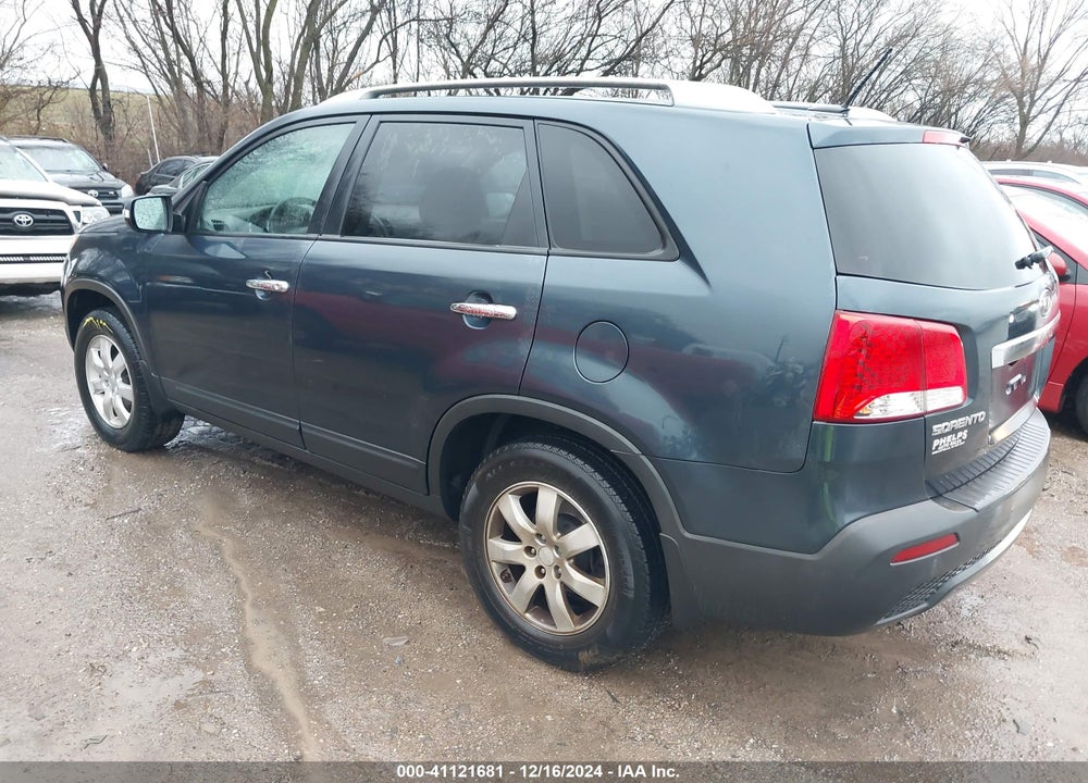 2011 KIA SORENTO LX VIN: 5XYKT3A15BG131382