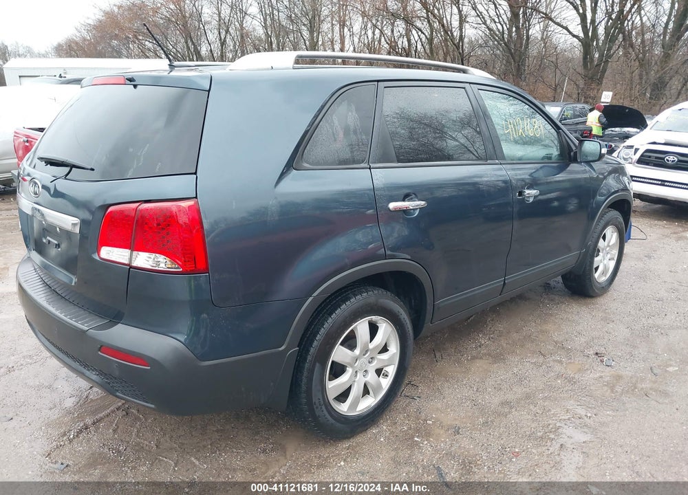 2011 KIA SORENTO LX VIN: 5XYKT3A15BG131382