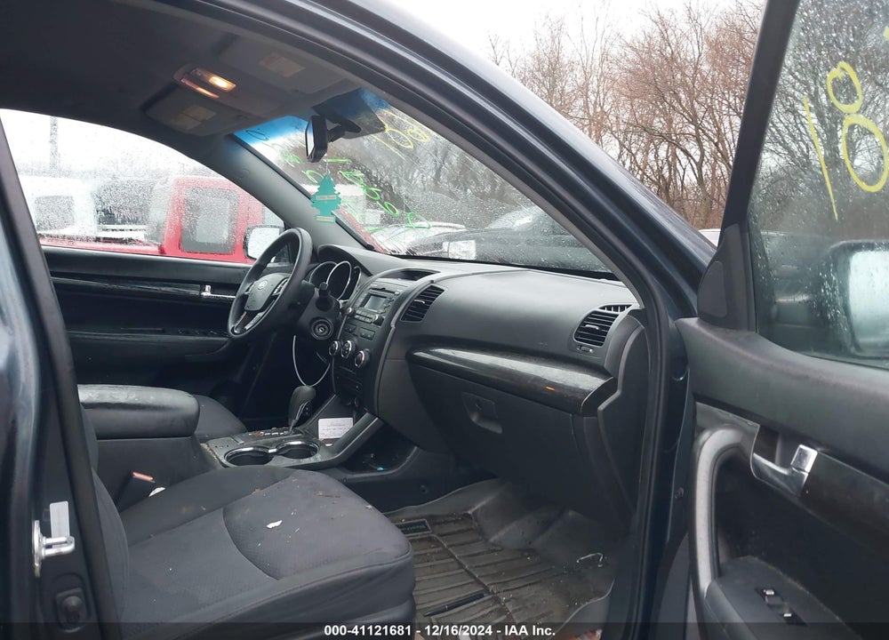 2011 KIA SORENTO LX VIN: 5XYKT3A15BG131382