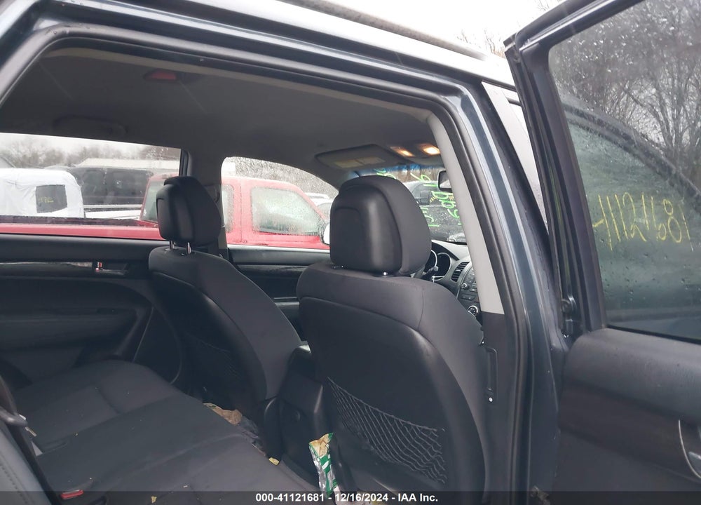 2011 KIA SORENTO LX VIN: 5XYKT3A15BG131382