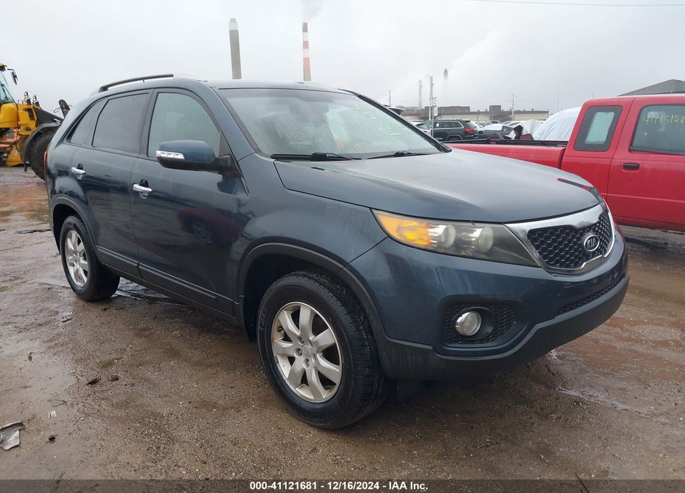 2011 KIA SORENTO LX VIN: 5XYKT3A15BG131382