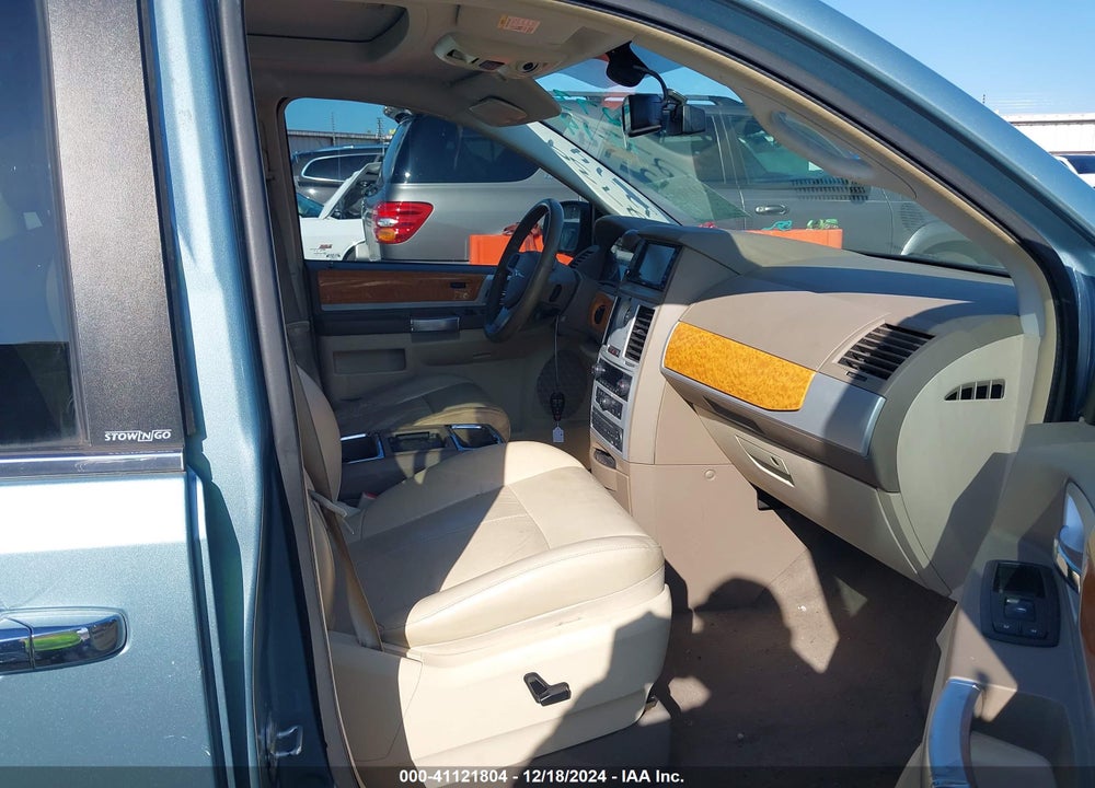 2010 CHRYSLER TOWN & COUNTRY LIMITED VIN: 2A4RR6DX0AR152739