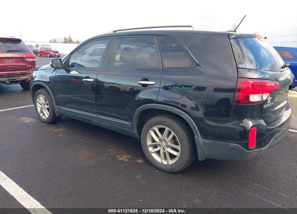 2015 KIA SORENTO LX VIN: 5XYKT4A67FG643197