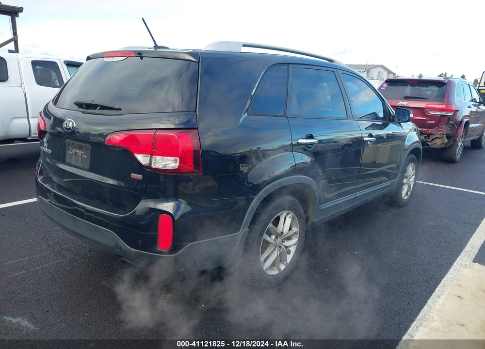 2015 KIA SORENTO LX VIN: 5XYKT4A67FG643197