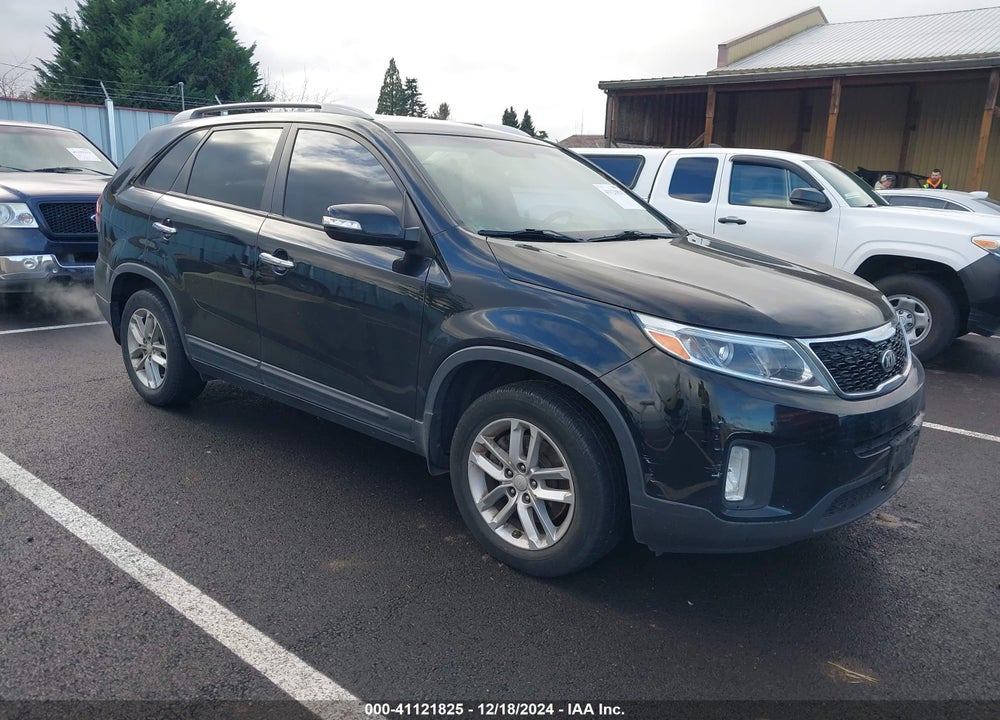 2015 KIA SORENTO LX VIN: 5XYKT4A67FG643197