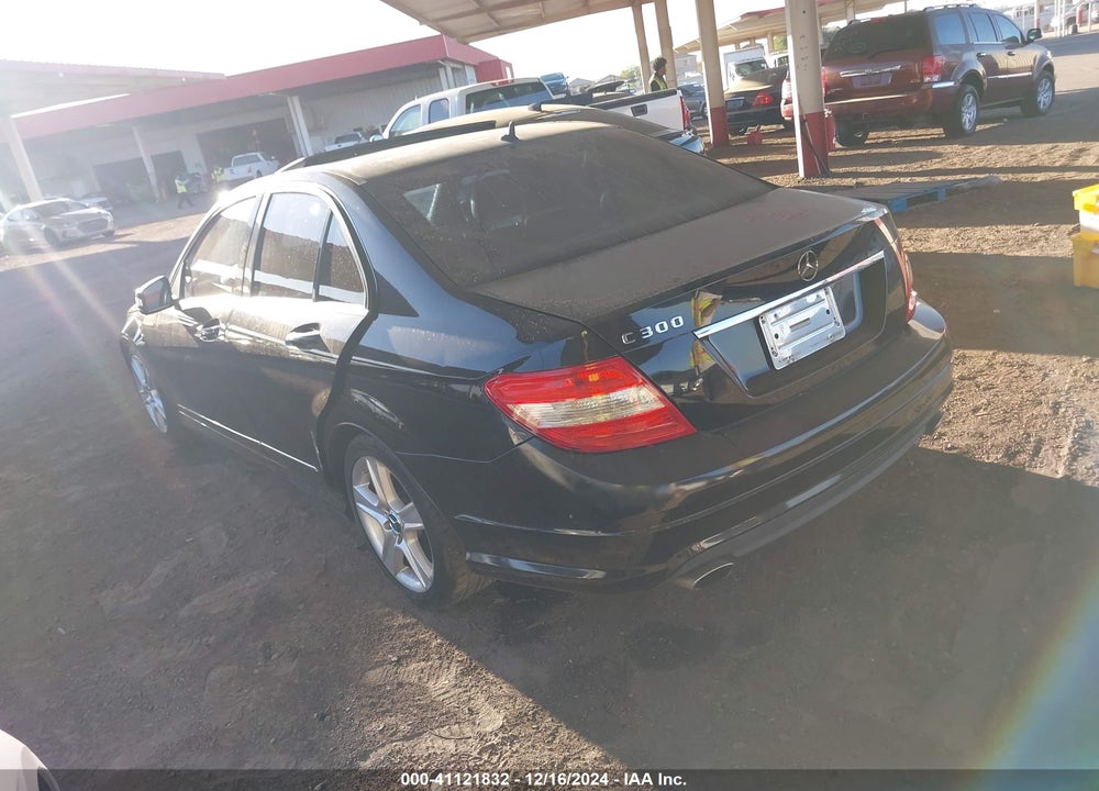 2010 MERCEDES-BENZ C 300 LUXURY/SPORT VIN: WDDGF5EB6AR121025