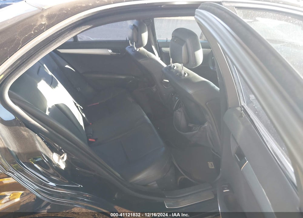 2010 MERCEDES-BENZ C 300 LUXURY/SPORT VIN: WDDGF5EB6AR121025