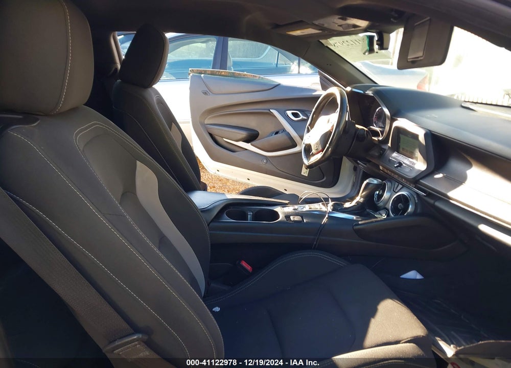2018 CHEVROLET CAMARO VIN: 1G1FB1RX2J0147098