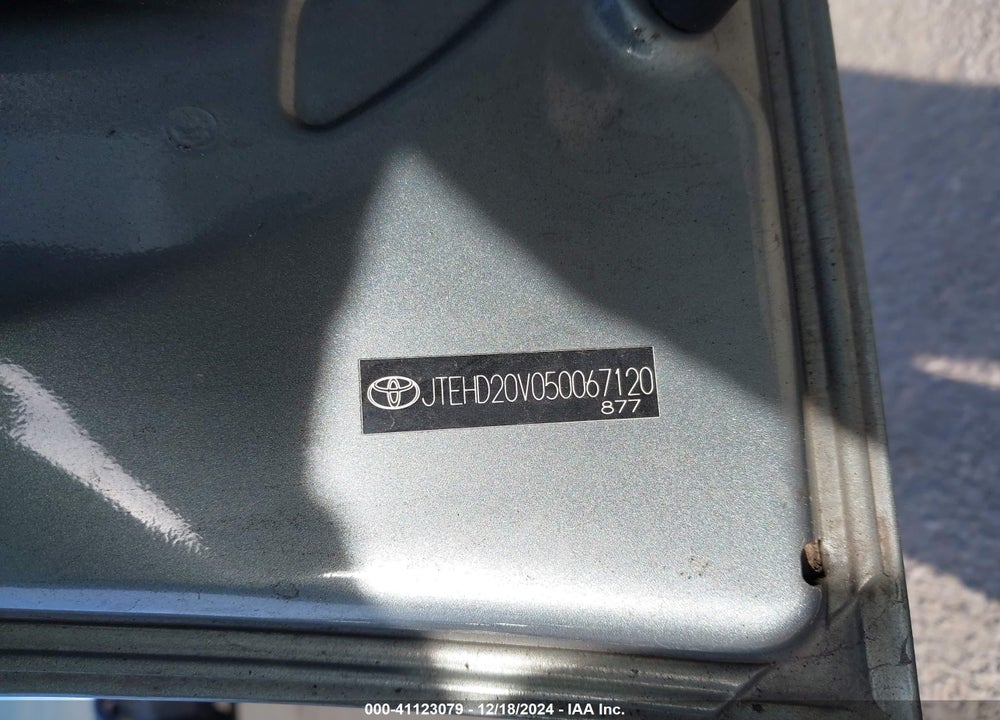 2005 TOYOTA RAV4 VIN: JTEHD20V050067120
