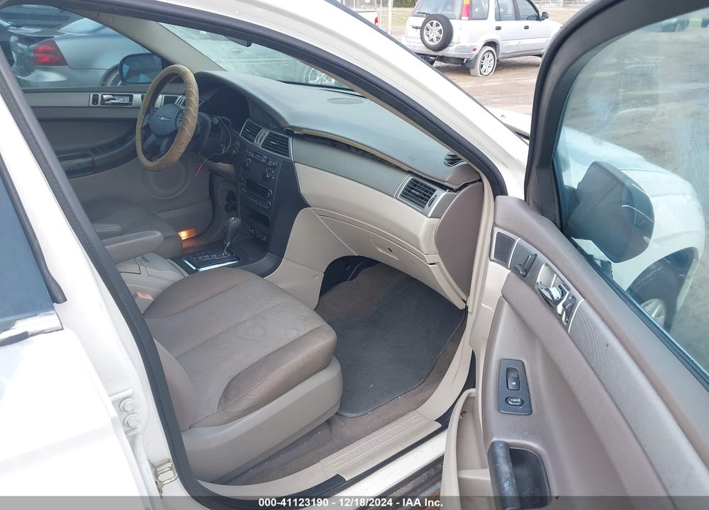 2005 CHRYSLER PACIFICA VIN: 2C4GM48L25R556770