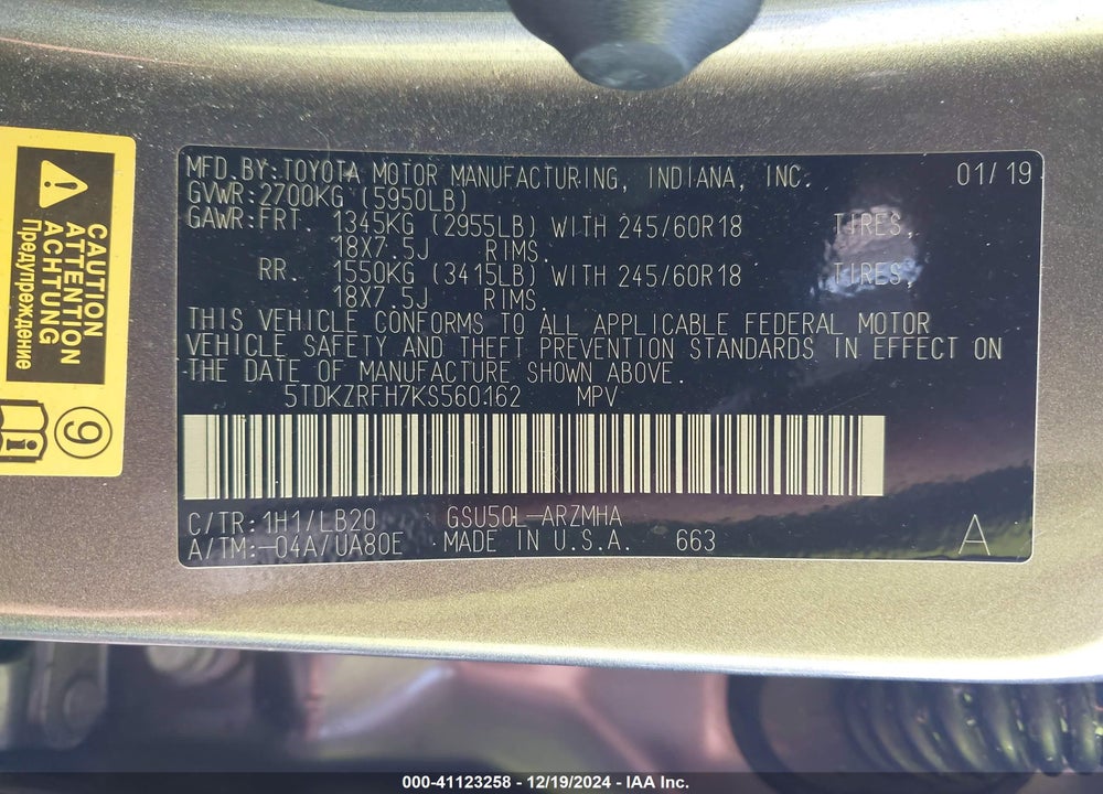 2019 TOYOTA HIGHLANDER XLE VIN: 5TDKZRFH7KS560162