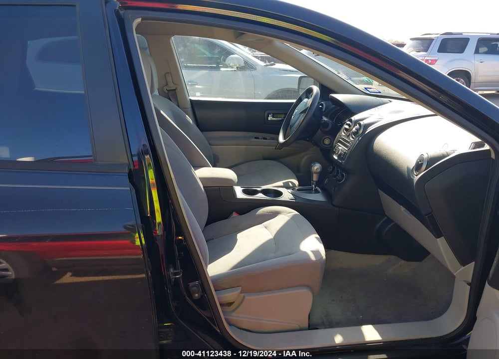 2014 NISSAN ROGUE SELECT S VIN: JN8AS5MT4EW612257