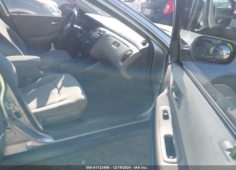 2002 HONDA ACCORD 2.3 LX VIN: JHMCG56492C005455