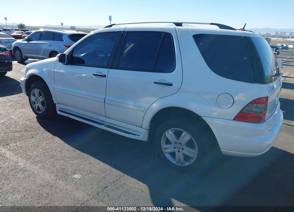 2005 MERCEDES-BENZ ML 350 4MATIC VIN: 4JGAB57E35A524558