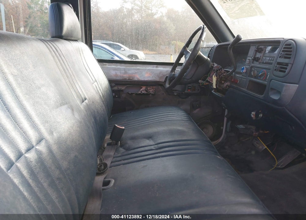 1996 CHEVROLET GMT-400 C2500 VIN: 1GCFC24S2TZ133089