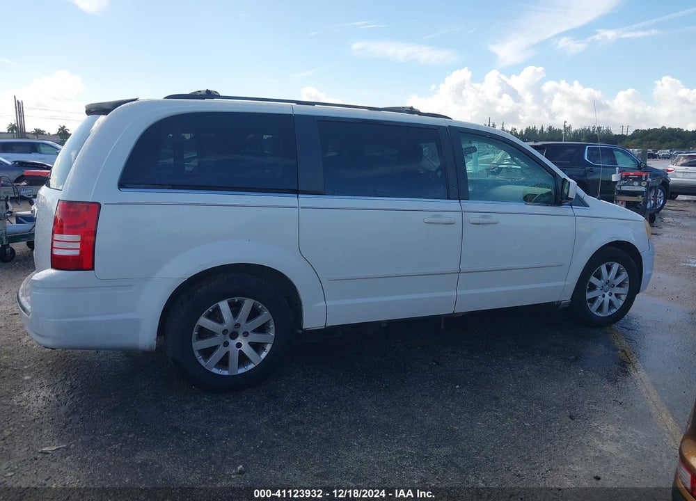 2008 CHRYSLER TOWN & COUNTRY TOURING VIN: 2A8HR54P68R138620