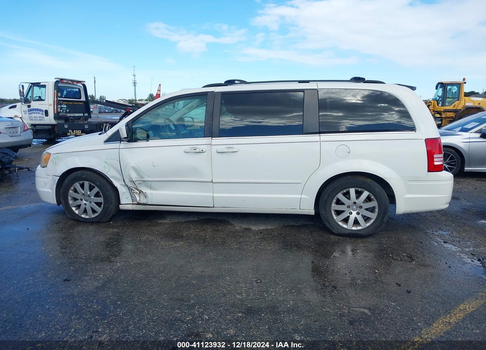 2008 CHRYSLER TOWN & COUNTRY TOURING VIN: 2A8HR54P68R138620