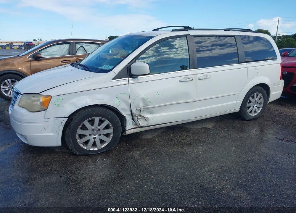 2008 CHRYSLER TOWN & COUNTRY TOURING VIN: 2A8HR54P68R138620
