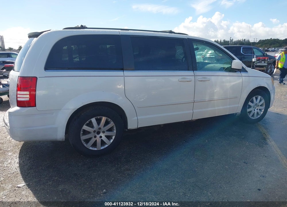 2008 CHRYSLER TOWN & COUNTRY TOURING VIN: 2A8HR54P68R138620