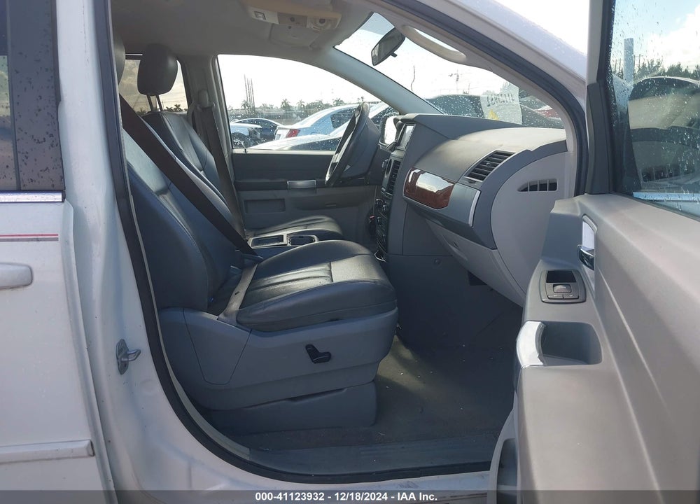 2008 CHRYSLER TOWN & COUNTRY TOURING VIN: 2A8HR54P68R138620