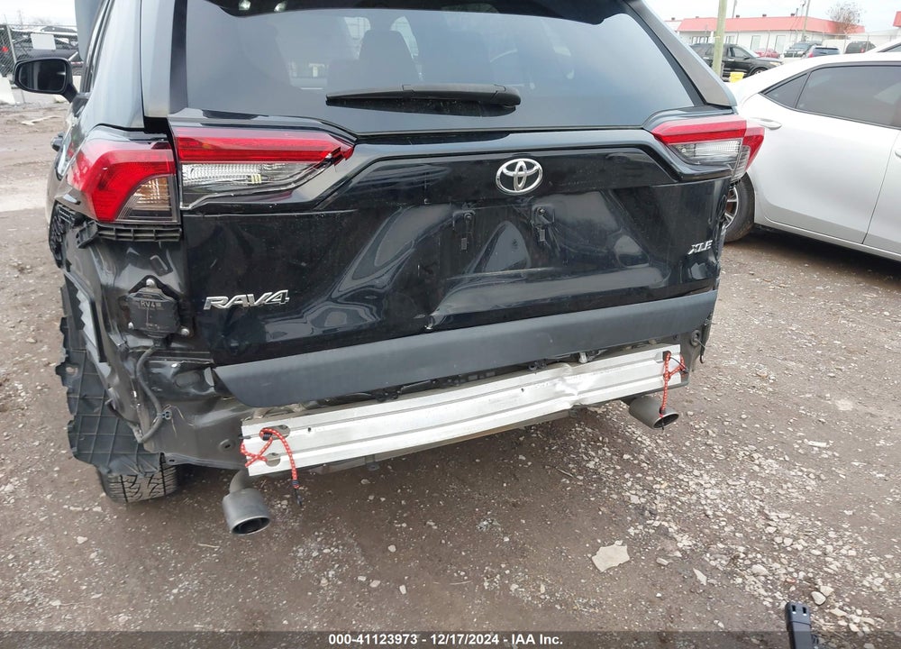 2021 TOYOTA RAV4 XLE VIN: 2T3W1RFV7MW135976