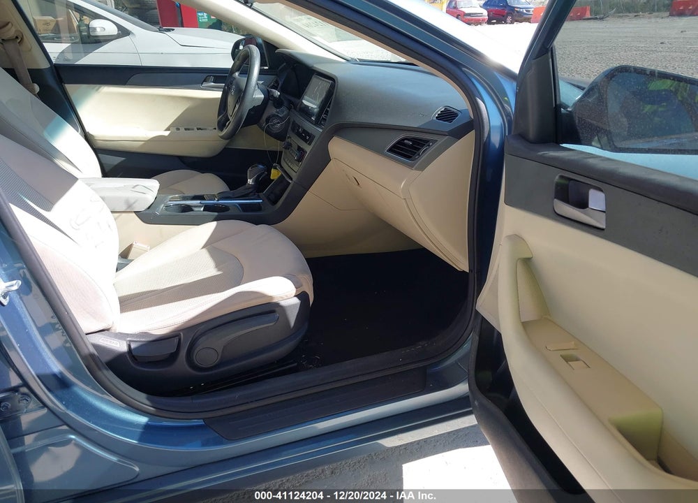 2015 HYUNDAI SONATA SE VIN: 5NPE24AF9FH203698