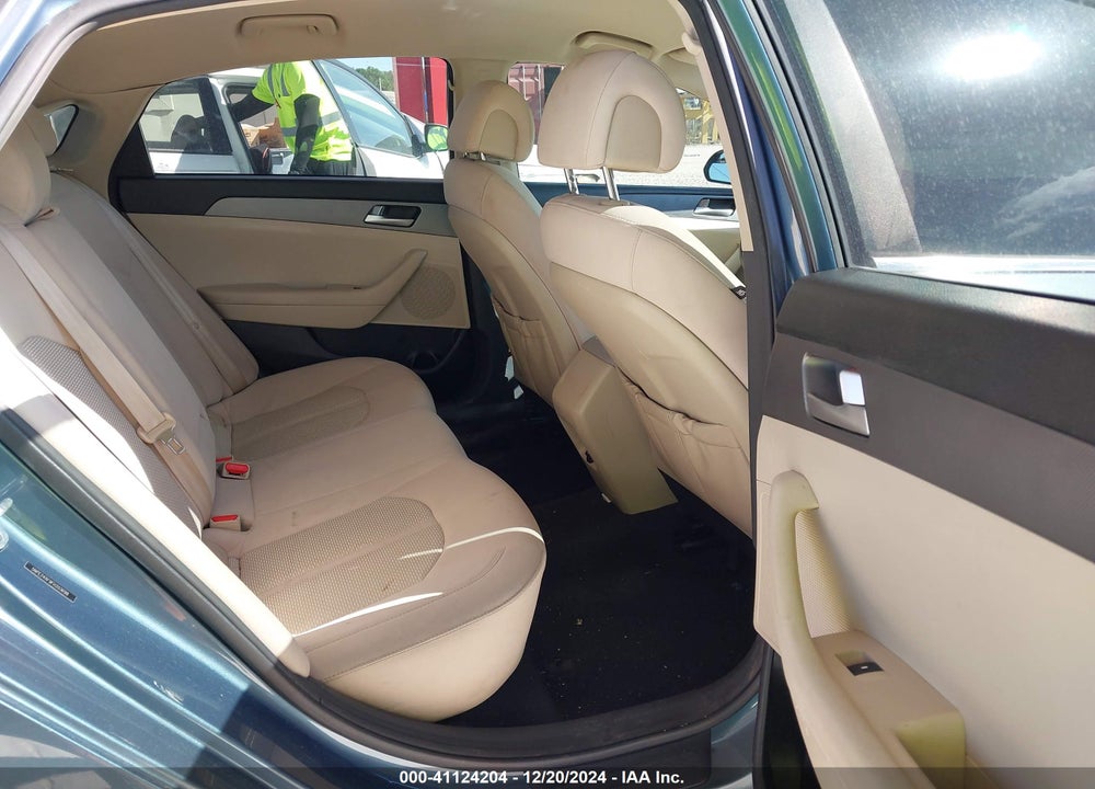 2015 HYUNDAI SONATA SE VIN: 5NPE24AF9FH203698
