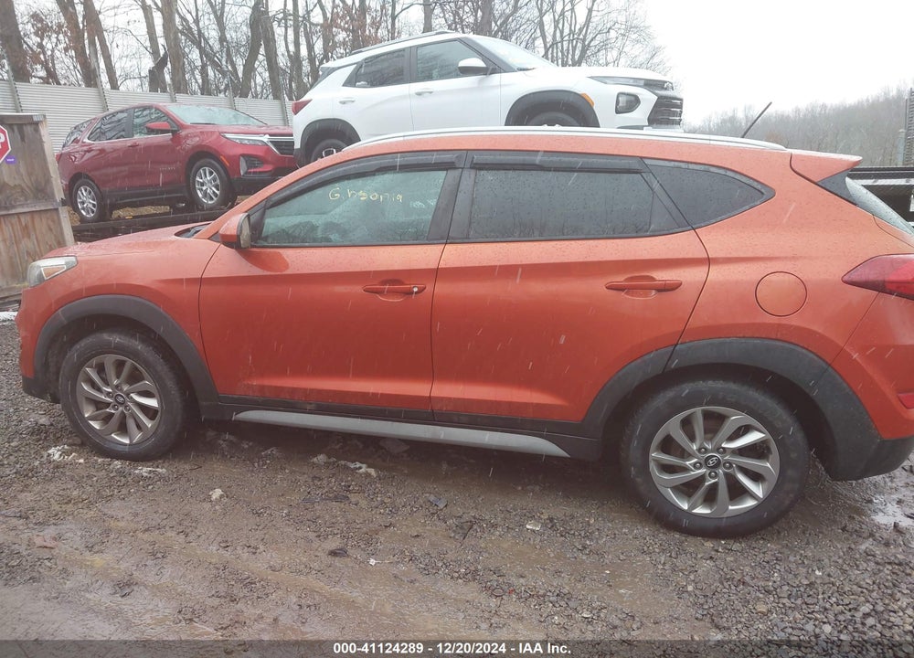 2017 HYUNDAI TUCSON SE VIN: KM8J3CA40HU413776