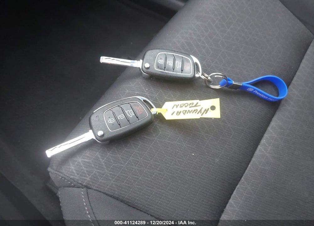 2017 HYUNDAI TUCSON SE VIN: KM8J3CA40HU413776
