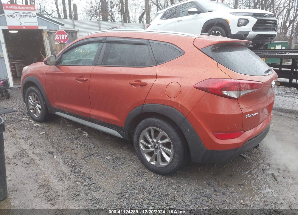 2017 HYUNDAI TUCSON SE VIN: KM8J3CA40HU413776